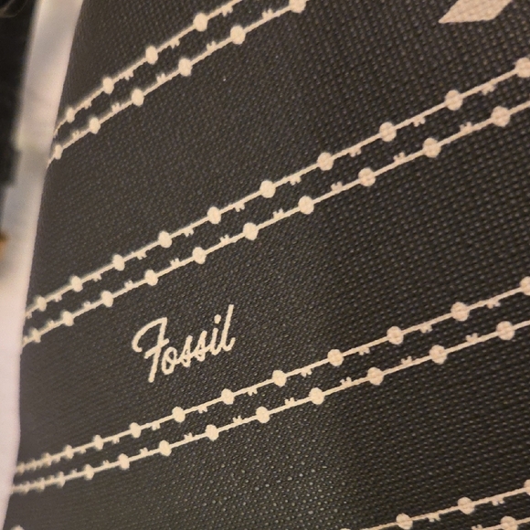 Fossil Striped Black, Cream & Tan Crossbody Bag...like New! - Picture 2 of 10